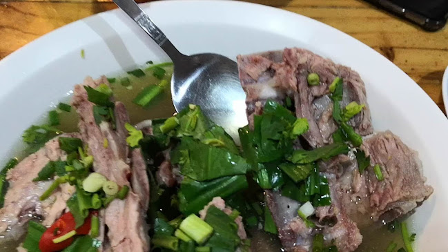 กะเพราข้าวมัน - การบริการอาหารและที่พัก