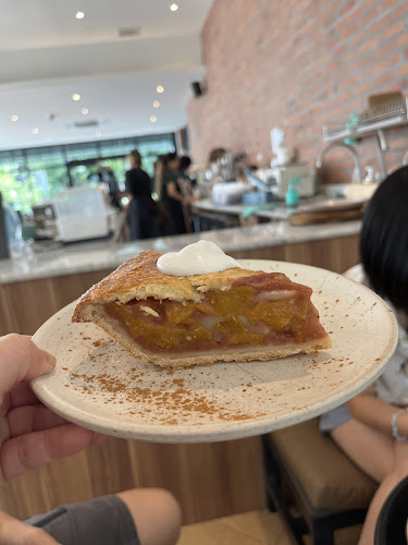 The Company - การบริการอาหารและที่พัก