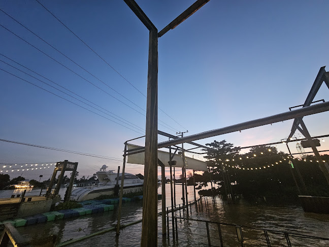 Comentarii opinii despre River Wine Restaurant&Karaoke