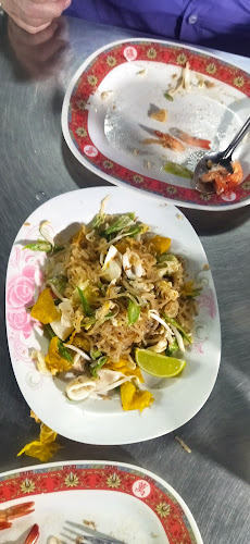 ร้านข้าวต้มร่มโพธิ์ - การบริการอาหารและที่พัก