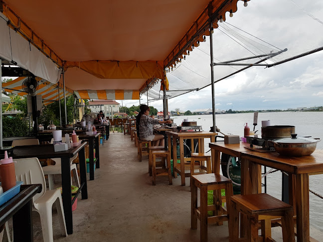 ล้านวิวชาบูริมน้ำ - การบริการอาหารและที่พัก