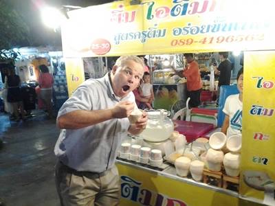 ครูติ๋มไอติมกะทิขั้นเทพ - เมือง