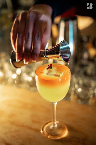 Fomo Barr - การบริการอาหารและที่พัก