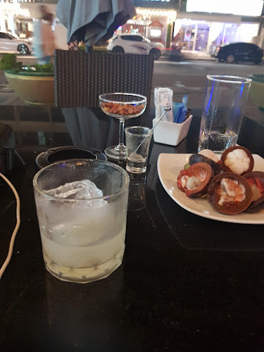 Bistro Wine Cafe - การบริการอาหารและที่พัก