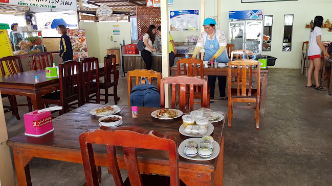 Opinii despre ข้าวแกงเจ๊จวบ ร้านใหม่ by อุ้ม & โจ้ în อำเภอเมืองจันทบุรี - การบริการอาหารและที่พัก