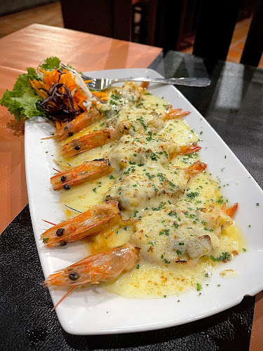 Opinii despre Pantai Seaview Restaurant Halal Food în อำเภอกะทู้ - การบริการอาหารและที่พัก