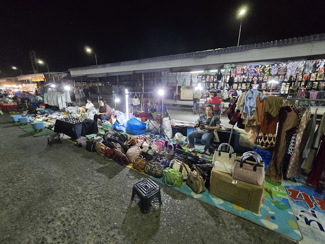 Opinii despre ถนนคนเดิน นครสวรรค์(ริมแม่น้ำเจ้าพระยา) în อำเภอเมืองนครสวรรค์ - การบริการอาหารและที่พัก