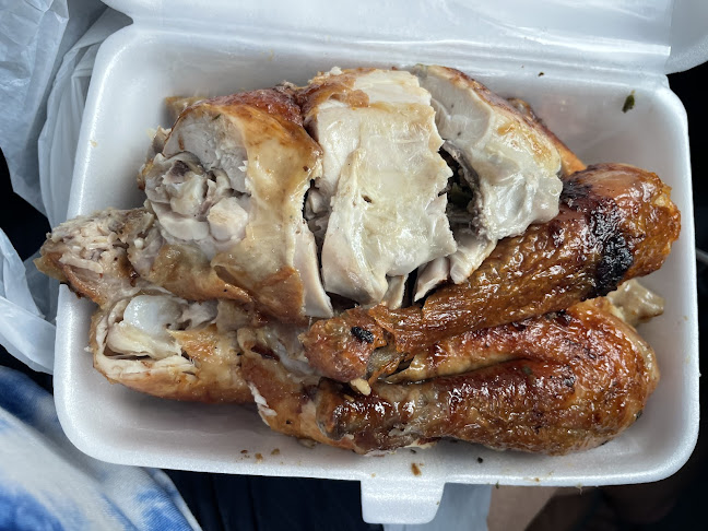 ไก่ย่างแสงไทย - การบริการอาหารและที่พัก