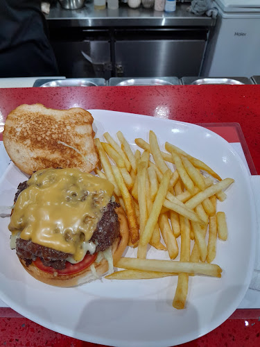 Sophon Building, 104 Walking St, เมืองพัทยา อำเภอบางละมุง ชลบุรี 20150