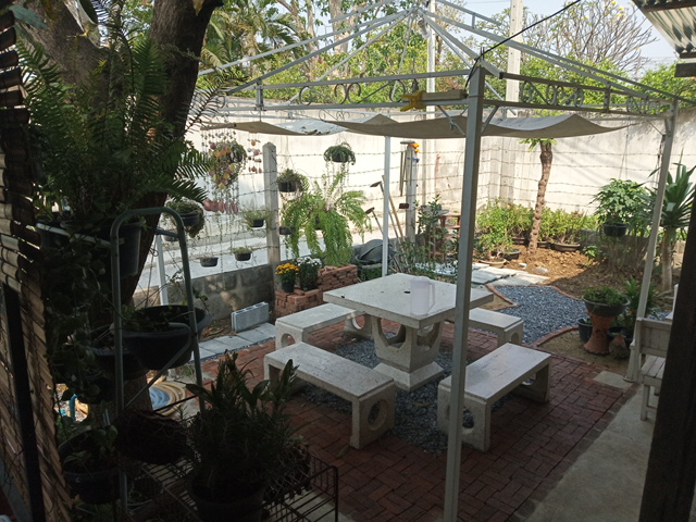 ร้านอาหารบ้านกอกล้วย - อำเภอเมืองนครปฐม