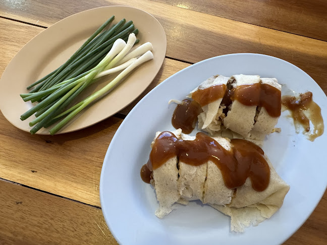 Opinii despre ปอเปี๊ยะสด เจ้าเก่าถนนแสงจันทร์ หน้าโรงแรมวังน้อย în อำเภอหาดใหญ่ - การบริการอาหารและที่พัก