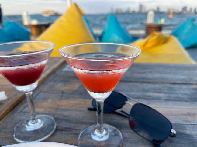 Tappia Floating Cafe Pattaya - การบริการอาหารและที่พัก