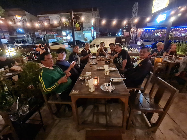 ช่วงเวลาดีดี Good Times & Bistro - การบริการอาหารและที่พัก