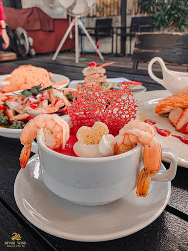 Opinii despre River Wine Restaurant&Karaoke în อำเภอปากเกร็ด - การบริการอาหารและที่พัก