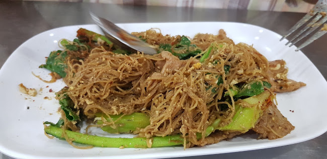 ยอดผักเมืองทอง ราดหน้า