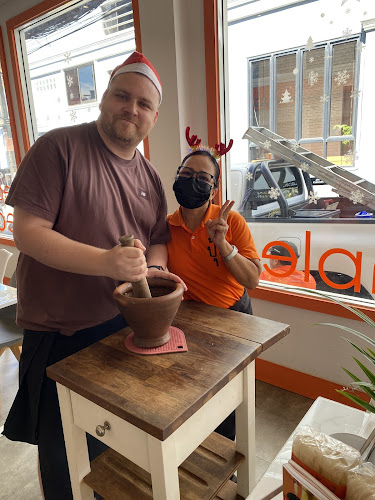 ร้านอาหาร และโรงเรียนสอนทำอาหารไทย ปุ้ม