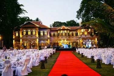 Blue Elephant - การบริการอาหารและที่พัก