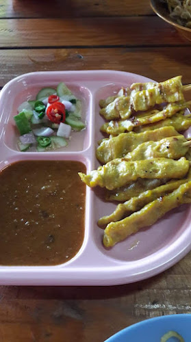 คุณบี ขนมจีนสด - การบริการอาหารและที่พัก