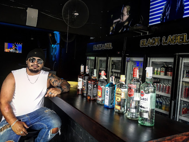 Black Label Chalong - การบริการอาหารและที่พัก