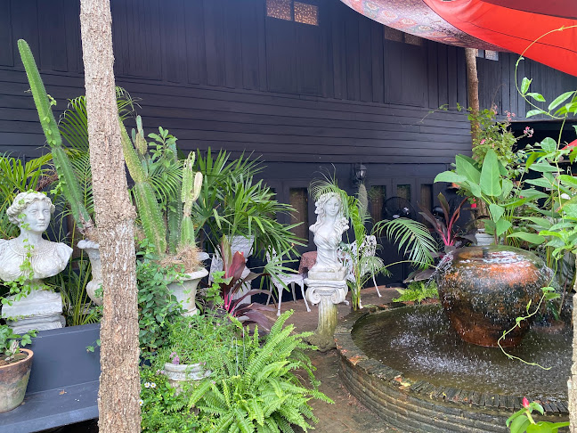 Baan Dampranot, Koh Kret - การบริการอาหารและที่พัก