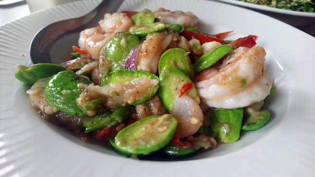 ห้องอาหารเก็จแก้ว