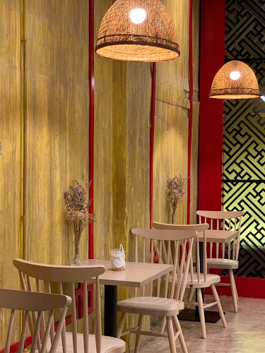 GANO KAFAE กาโนกาแฟ สาขาภูเก็ต - การบริการอาหารและที่พัก