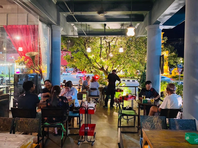 206/8 ถ. ภูเก็ต ตำบลตลาดใหญ่ อำเภอเมืองภูเก็ต ภูเก็ต 83000