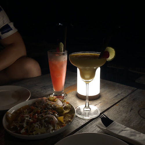 Beach Pig - การบริการอาหารและที่พัก