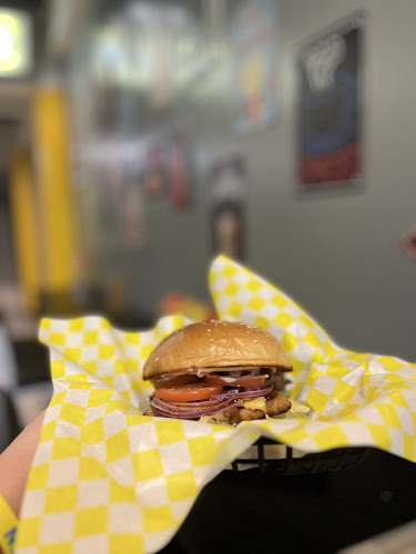 6, 4 ถนน สิริราชย์ ตำบลป่าตอง Phuket, ภูเก็ต 83150