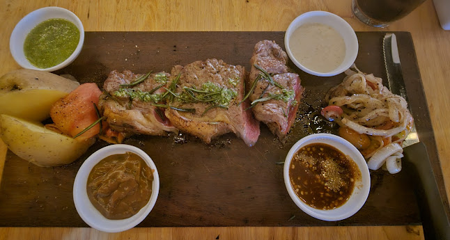 เนื้อบุชเชอรี่ สาขาแหลมดิน เฉวง Beef butchery 2nd branch Chaweng - การบริการอาหารและที่พัก