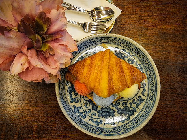 16 ซอย รมณีย์ ตำบลตลาดใหญ่ อำเภอเมืองภูเก็ต ภูเก็ต 83000