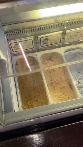 16 ซอย รมณีย์ ตำบลตลาดใหญ่ อำเภอเมืองภูเก็ต ภูเก็ต 83000