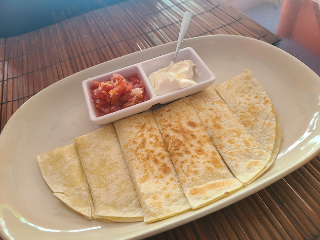 Mikes Mexican Restaurant - การบริการอาหารและที่พัก