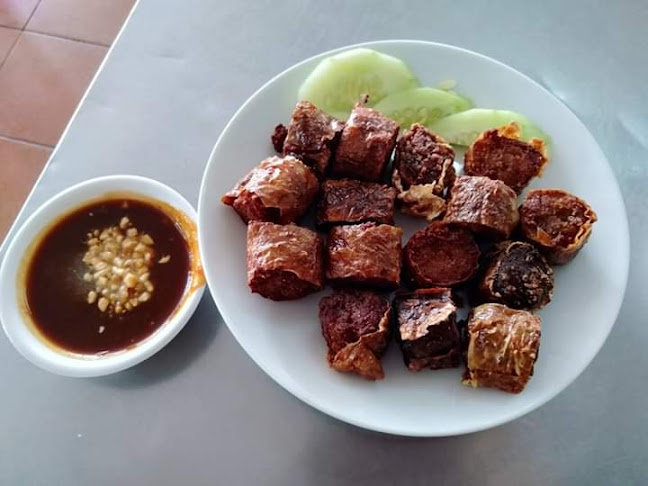 ลกเที้ยน ศูนย์รวมอาหารพื้นเมืองภูเก็ต - การบริการอาหารและที่พัก