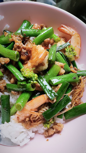 ลุงเวียน (ฒฒ) - การบริการอาหารและที่พัก