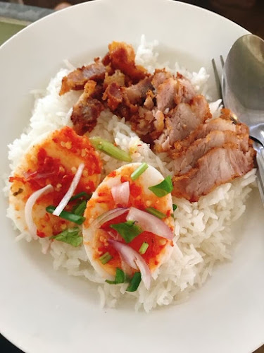 Comentarii opinii despre ข้าวแกงเจ๊จวบ ร้านใหม่ by อุ้ม & โจ้