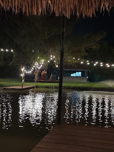 ร้านสะพานโยง จ.ศ. ๑๒๗๙ - การบริการอาหารและที่พัก