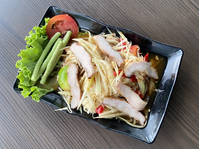 Bottoms Up Bar & Restaurant - การบริการอาหารและที่พัก