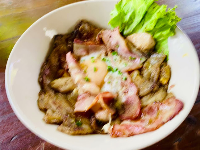 ร้านเด็ดเอร็ด ก๋วยเตี๋ยวคั่วไก่ไฟมังกร by pinny the chef @ระยอง - การบริการอาหารและที่พัก