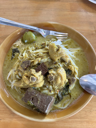 ขนมจีนสะพานหิน - การบริการอาหารและที่พัก