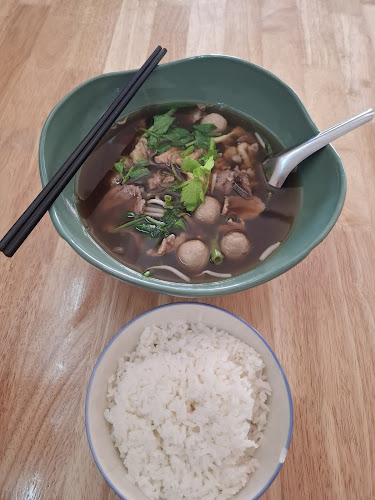 ร้านเนื้อตุ๋นท่านเปา [宝哥牛肉店] - การบริการอาหารและที่พัก