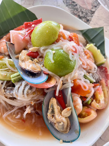 ณิชา ตำแซ่บ - การบริการอาหารและที่พัก