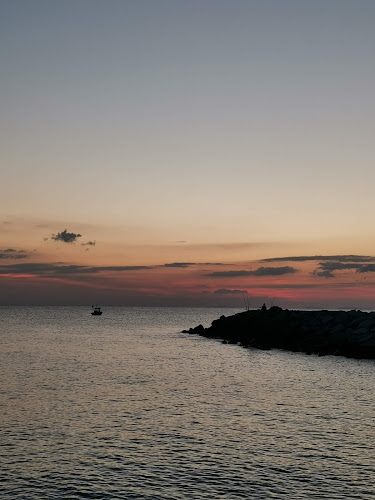 สวนอาหารริมทะเล - การบริการอาหารและที่พัก