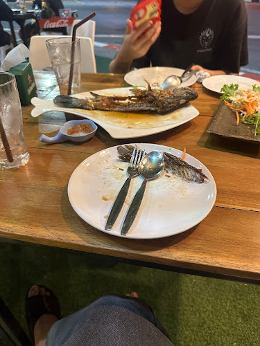 Roengjit Cafe Phuket - การบริการอาหารและที่พัก