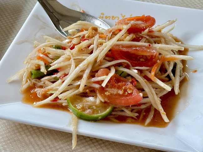 นิตยาไก่ย่าง สาขาแยกสะพานพระนั่งเกล้า - การบริการอาหารและที่พัก