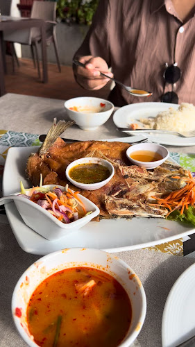 Opinii despre Pantai Seaview Restaurant Halal Food în อำเภอกะทู้ - การบริการอาหารและที่พัก