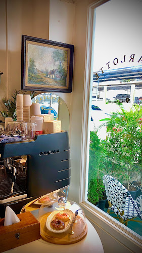 CHARLOTTE DOUGHNUTS Warehouse - การบริการอาหารและที่พัก