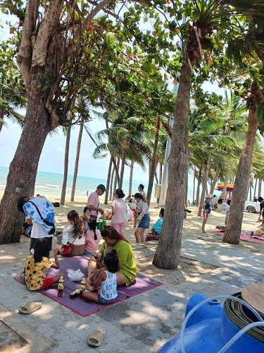 ล้านคุณย่า เตียงผ้าใบ หาดจอมเทียน ล็อค 152 - อำเภอบางละมุง