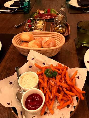 Five Crossing - การบริการอาหารและที่พัก