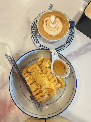 Opinii despre บำรุงเธอ Eatery and Coffee în เมือง - การบริการอาหารและที่พัก